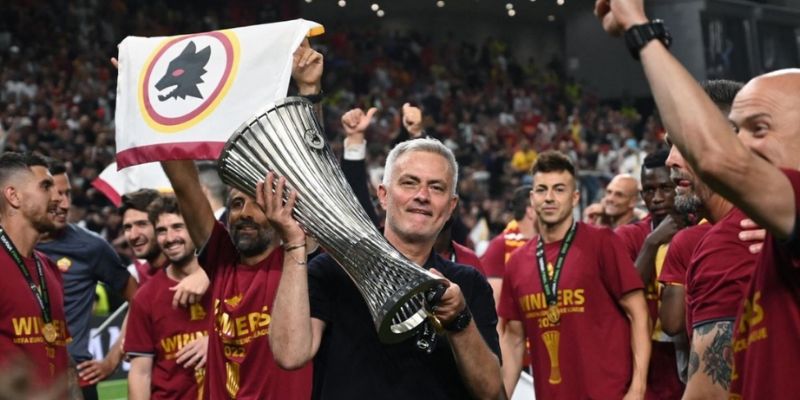 CLB AS Roma - Biểu Tượng Bóng Đá Của Thành Rome Tại Serie A 2 Roma có những huyền thoại là biểu tượng của sự trung thành